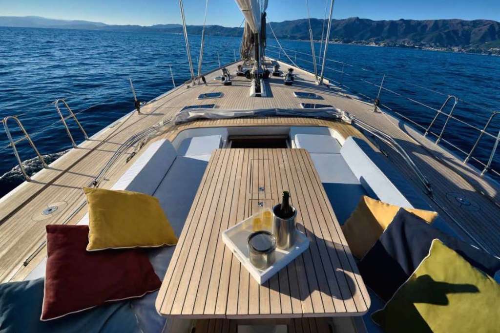 TESS Yacht Charter - Exterior dining table