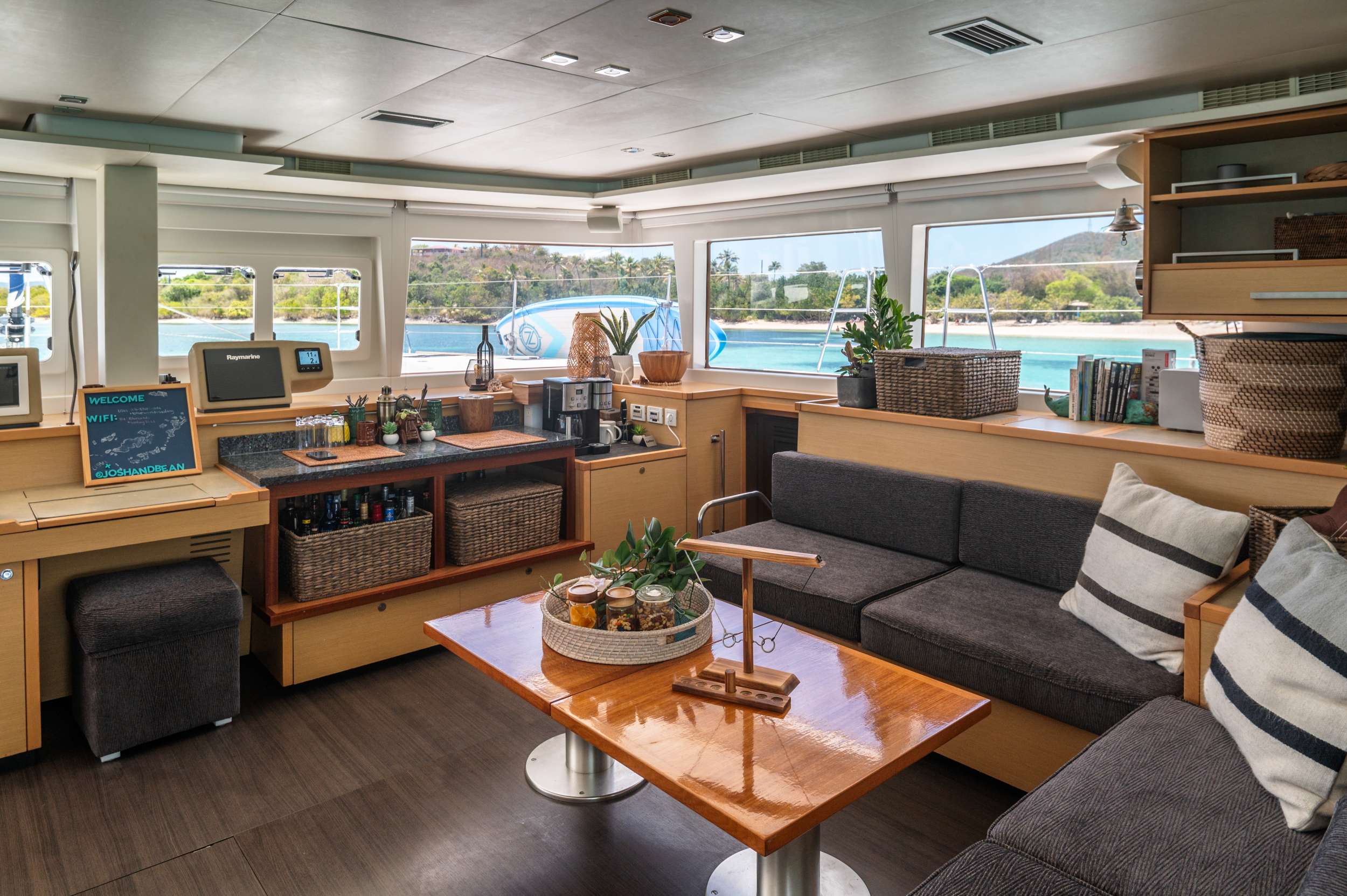 BLUEWINDS Yacht Charter - Gorgeous views and al fresco dining around a beautiful teak table