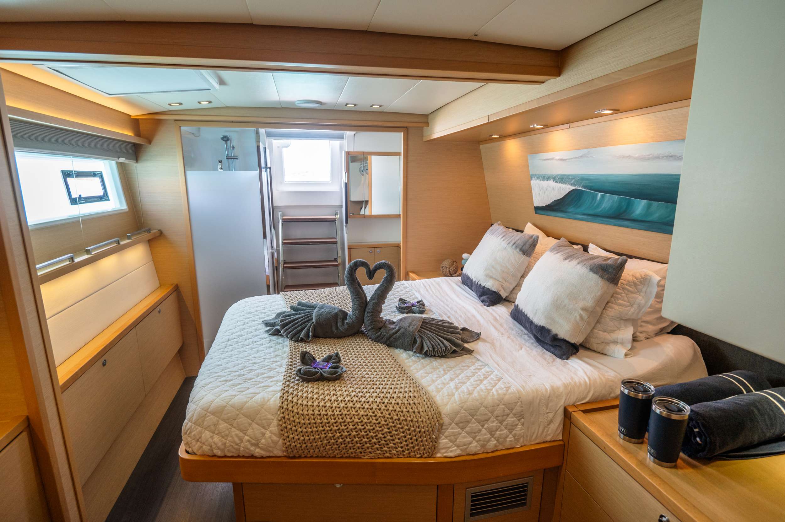 BLUEWINDS Yacht Charter - Master Bedroom