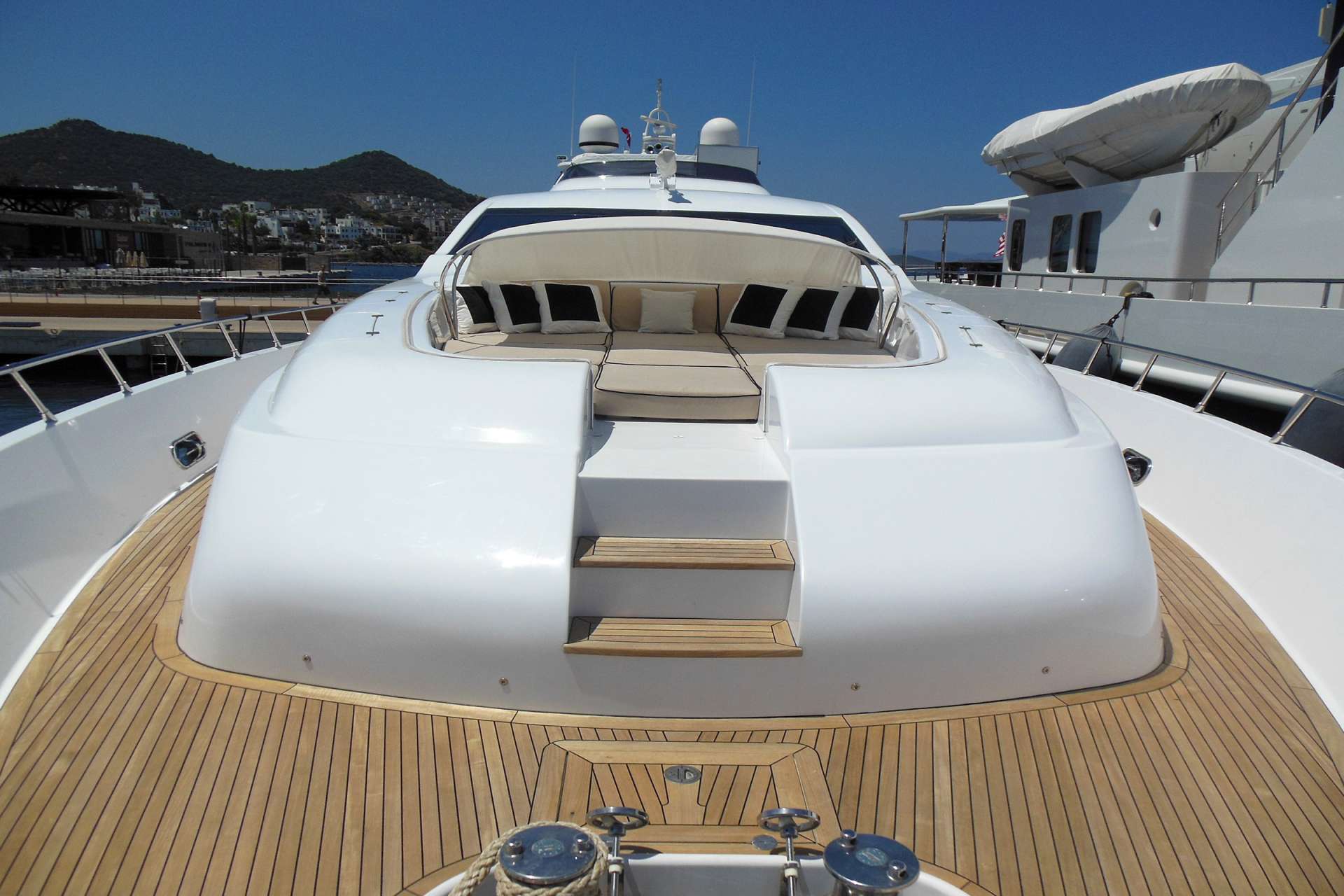 the white pearl yacht