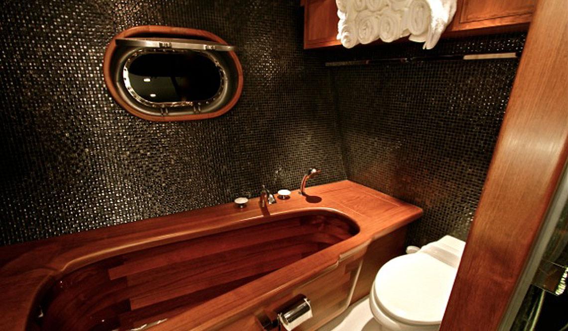 Master bathroom Bath Tub