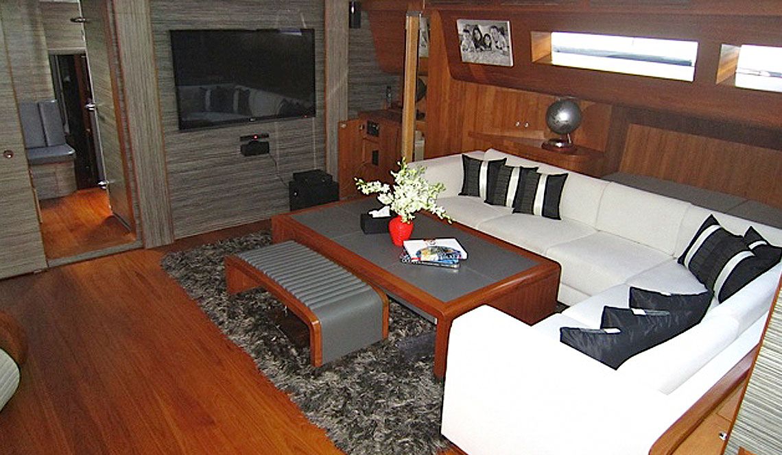 Lower deck TV Salon