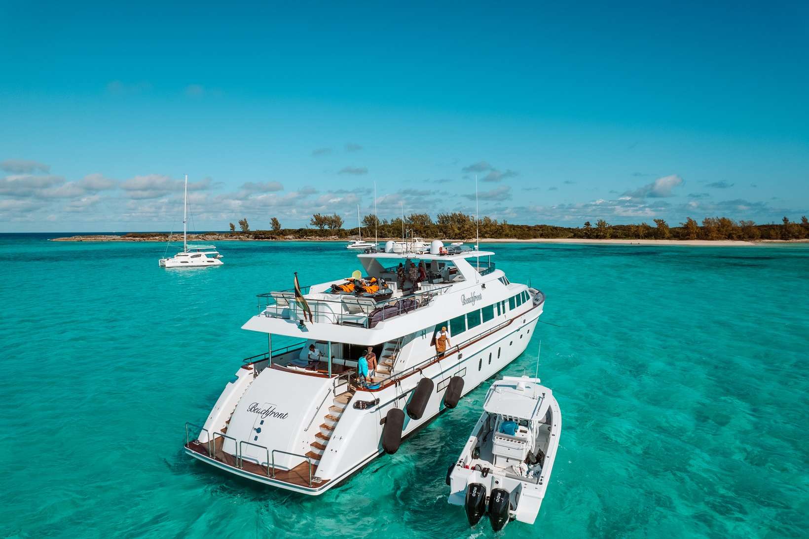 Yacht Charter BEACHFRONT | Ritzy Charters