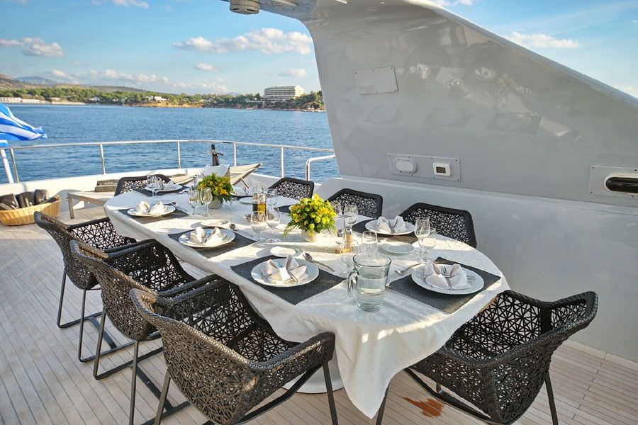 Sundeck Dining 
