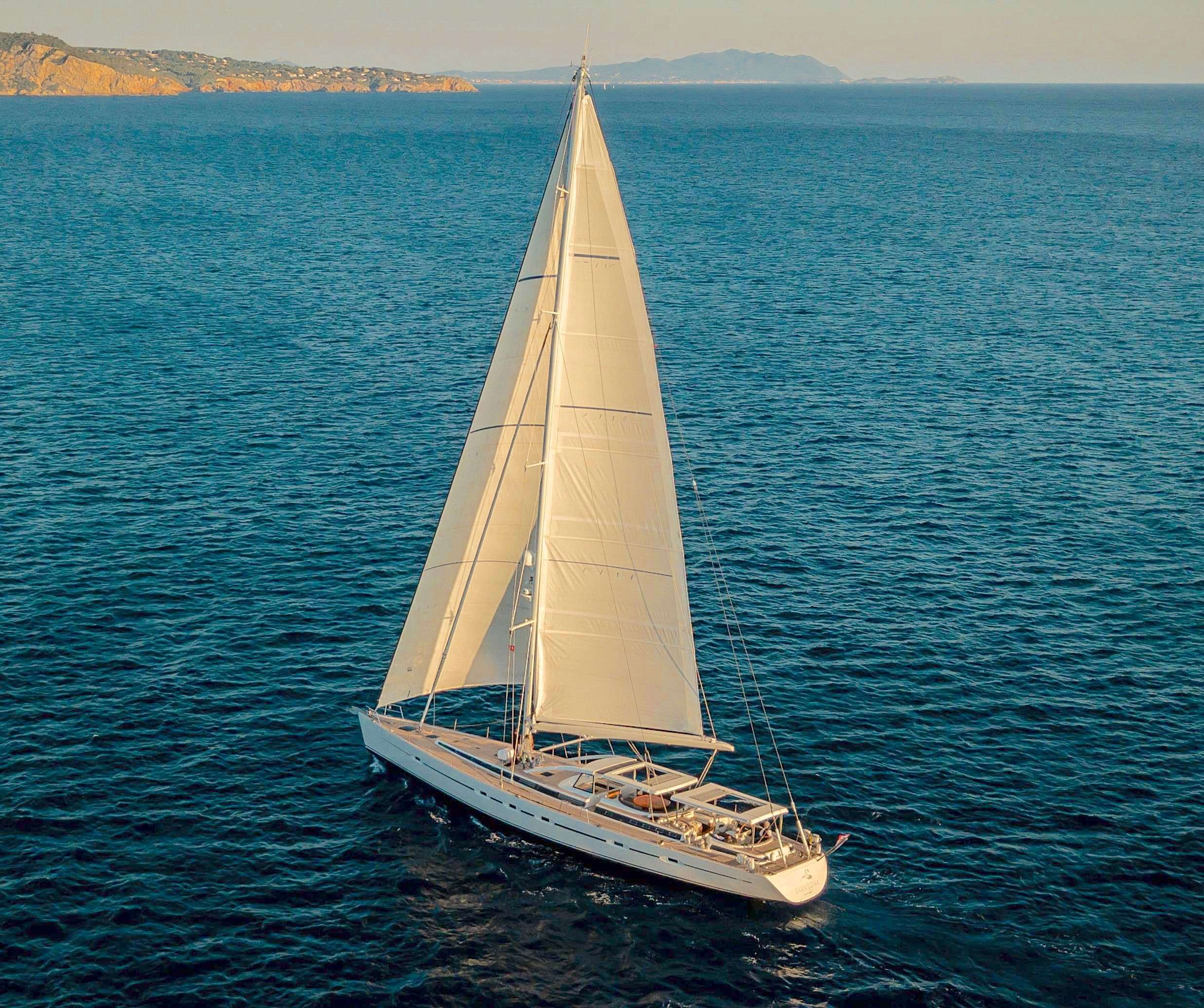 Yacht Charter SAVARONA | Ritzy Charters