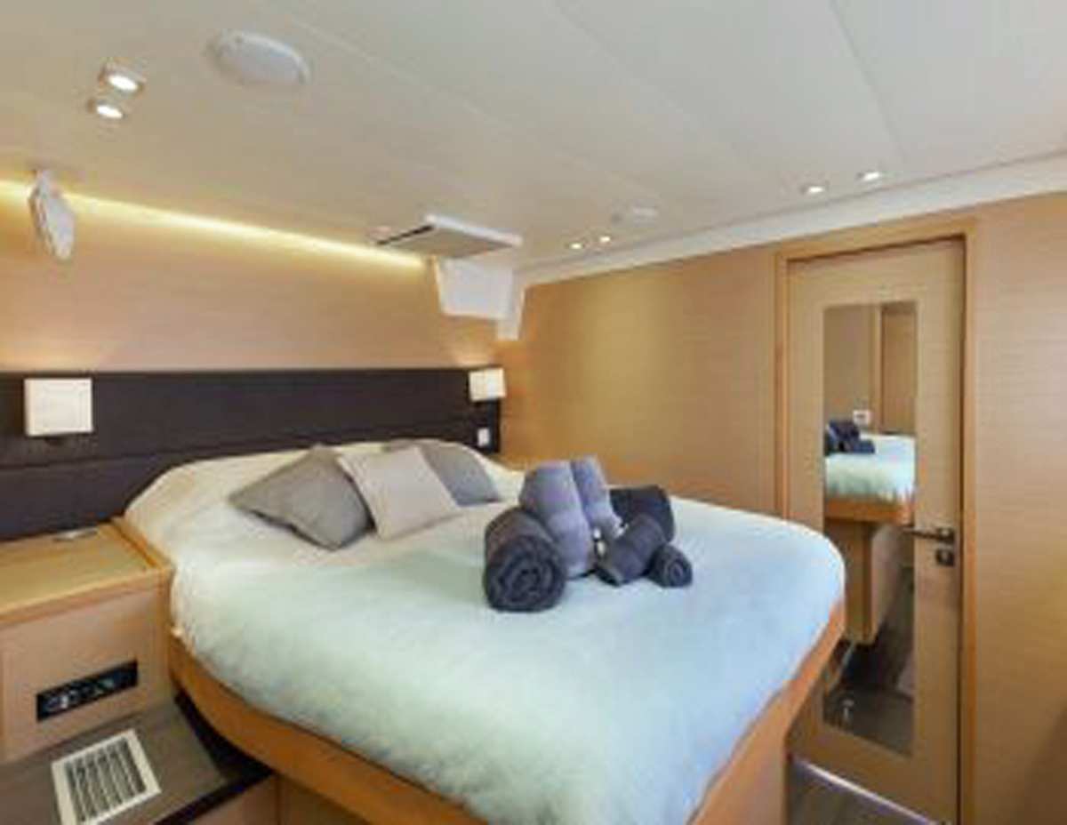 DADDY'S HOBBY Yacht Charter - Port forward Queen Cabin
