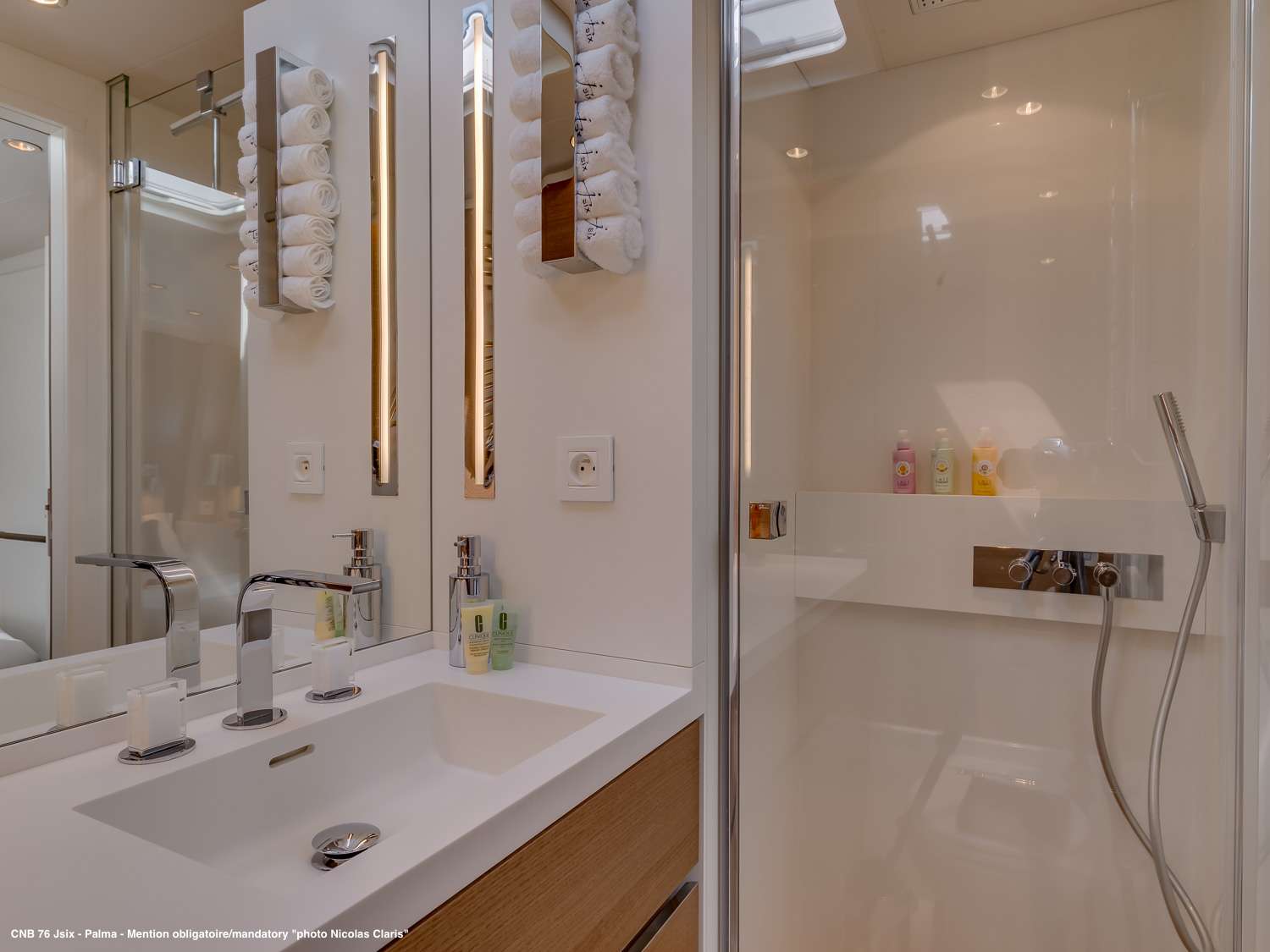 En-suite portside bathroom 