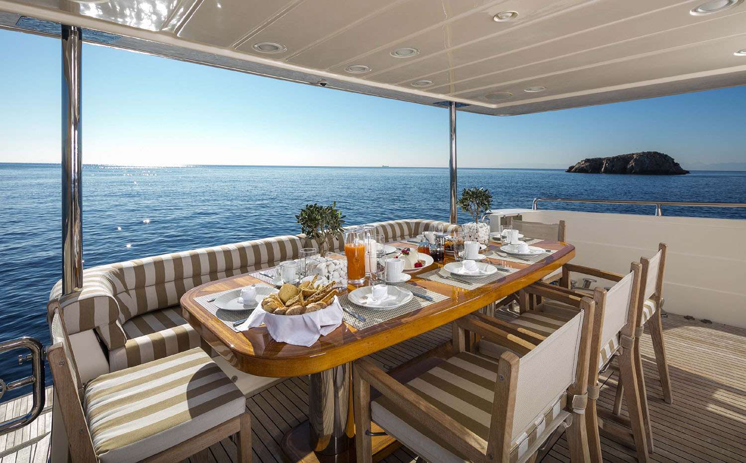 Main Deck dining