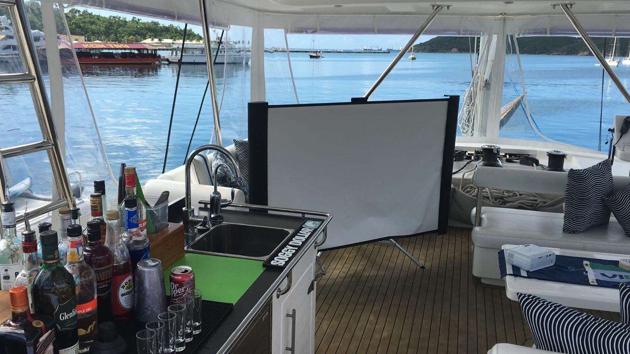 THE ANNEX Yacht Charter - Outdoor movie theater