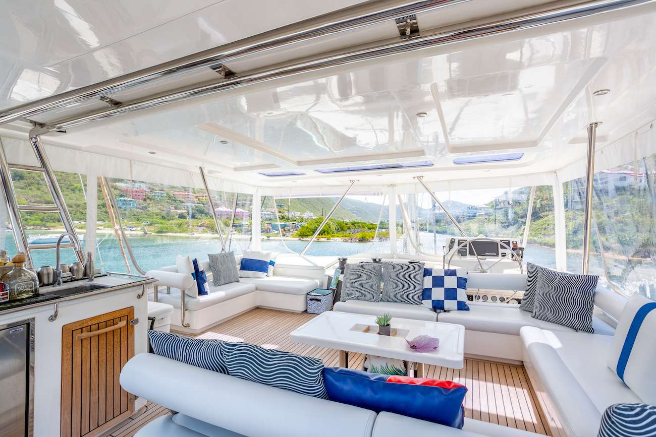 THE ANNEX Yacht Charter - Flybridge helma dn lounging area