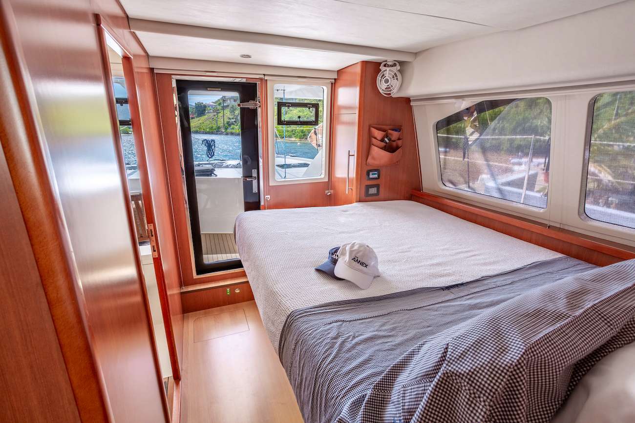 THE ANNEX Yacht Charter - Main deck starboard queen suite