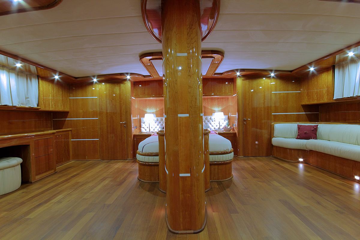 SILVERMOON Yacht Charter - VIP Bedroom 45m2
