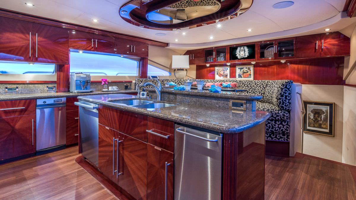 CEDAR ISLAND Yacht Charter - Country Kitchen