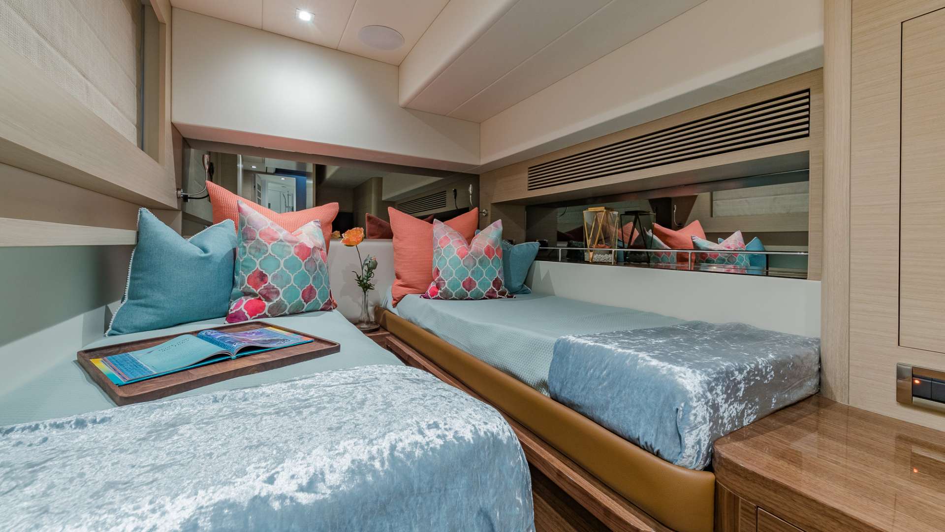 MUCHO GUSTO Yacht Charter - Twin Stateroom can convert to a King