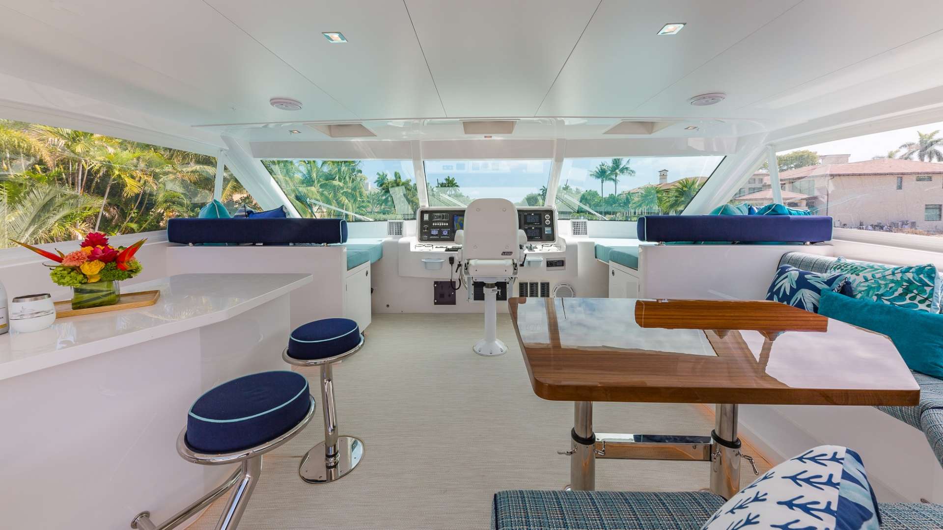 MUCHO GUSTO Yacht Charter - Flybridge Fully A/C'd helm station/ Bar &amp; Dining Area