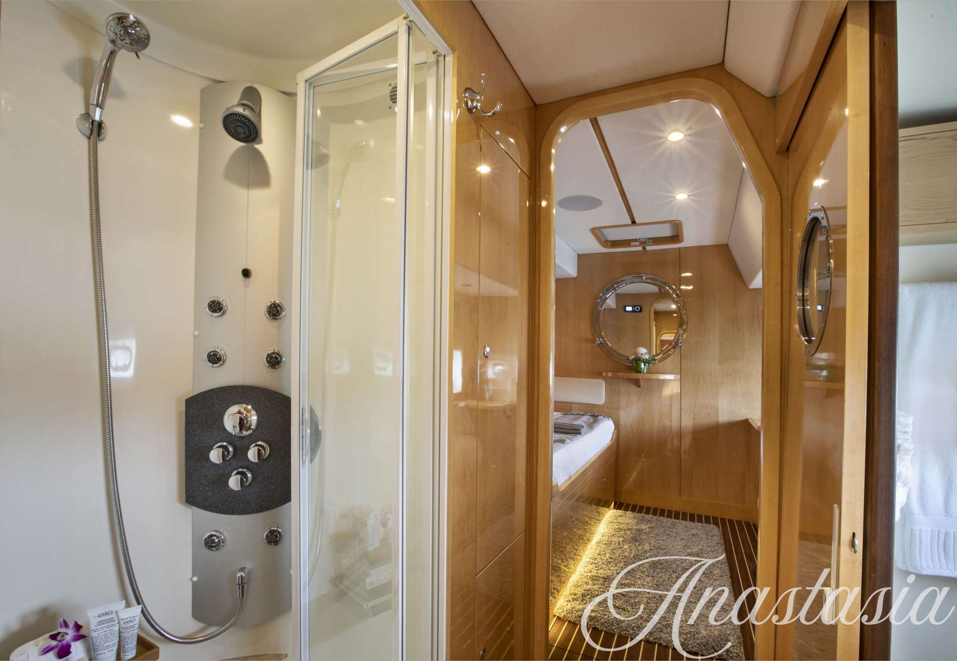 SWEET ANN MARIE Yacht Charter - Shower