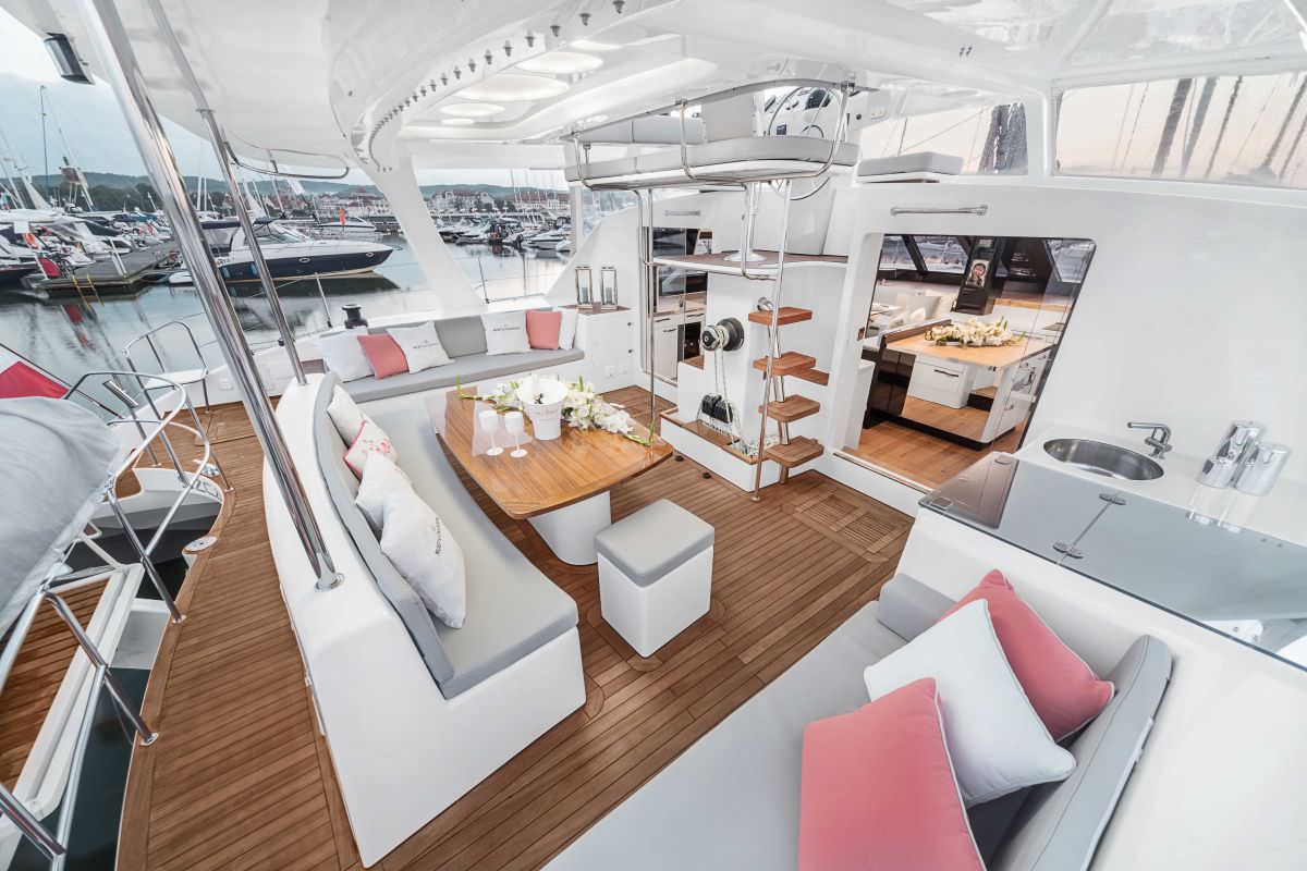 Alfresco dining  on aft deck