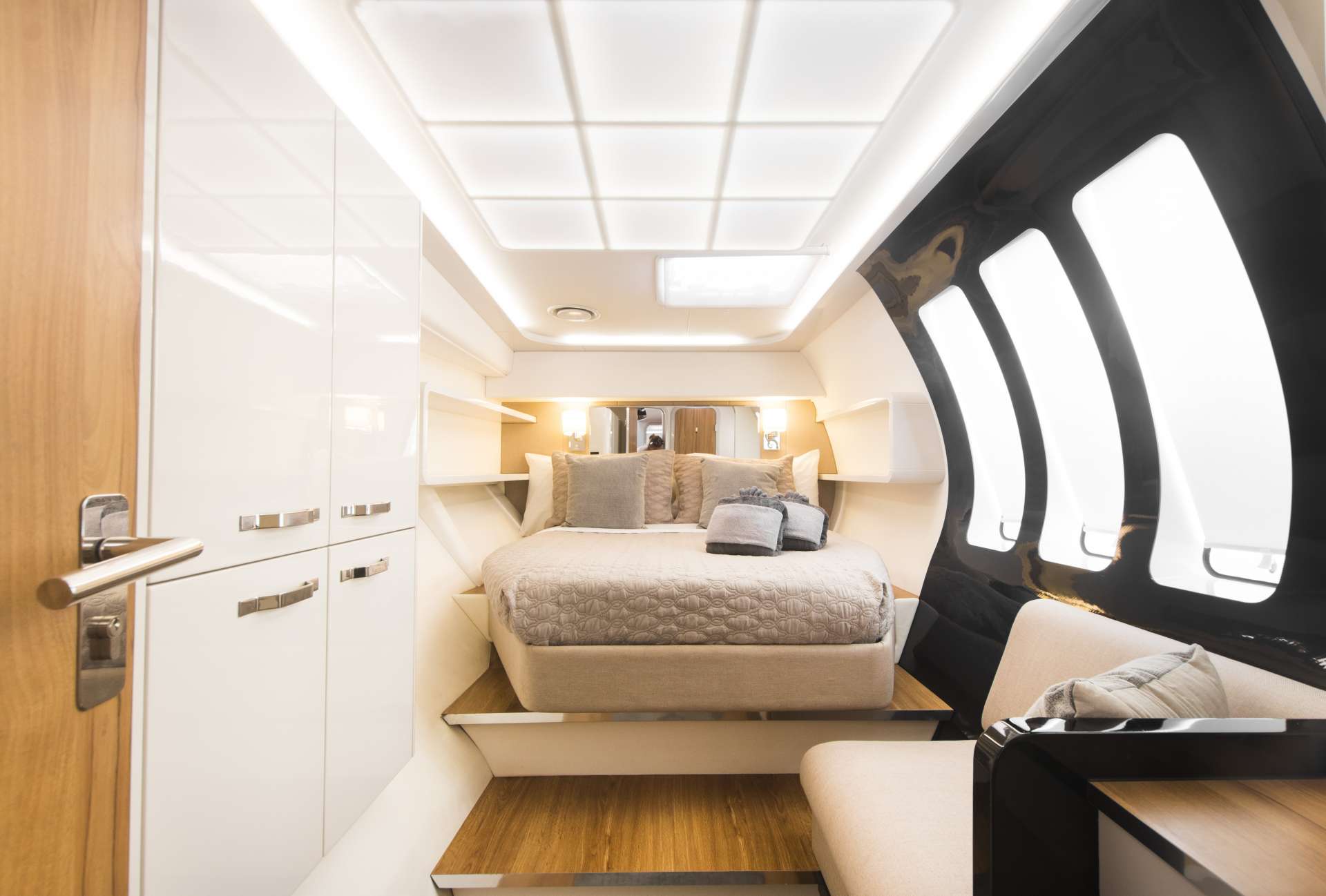 Queen guest cabin