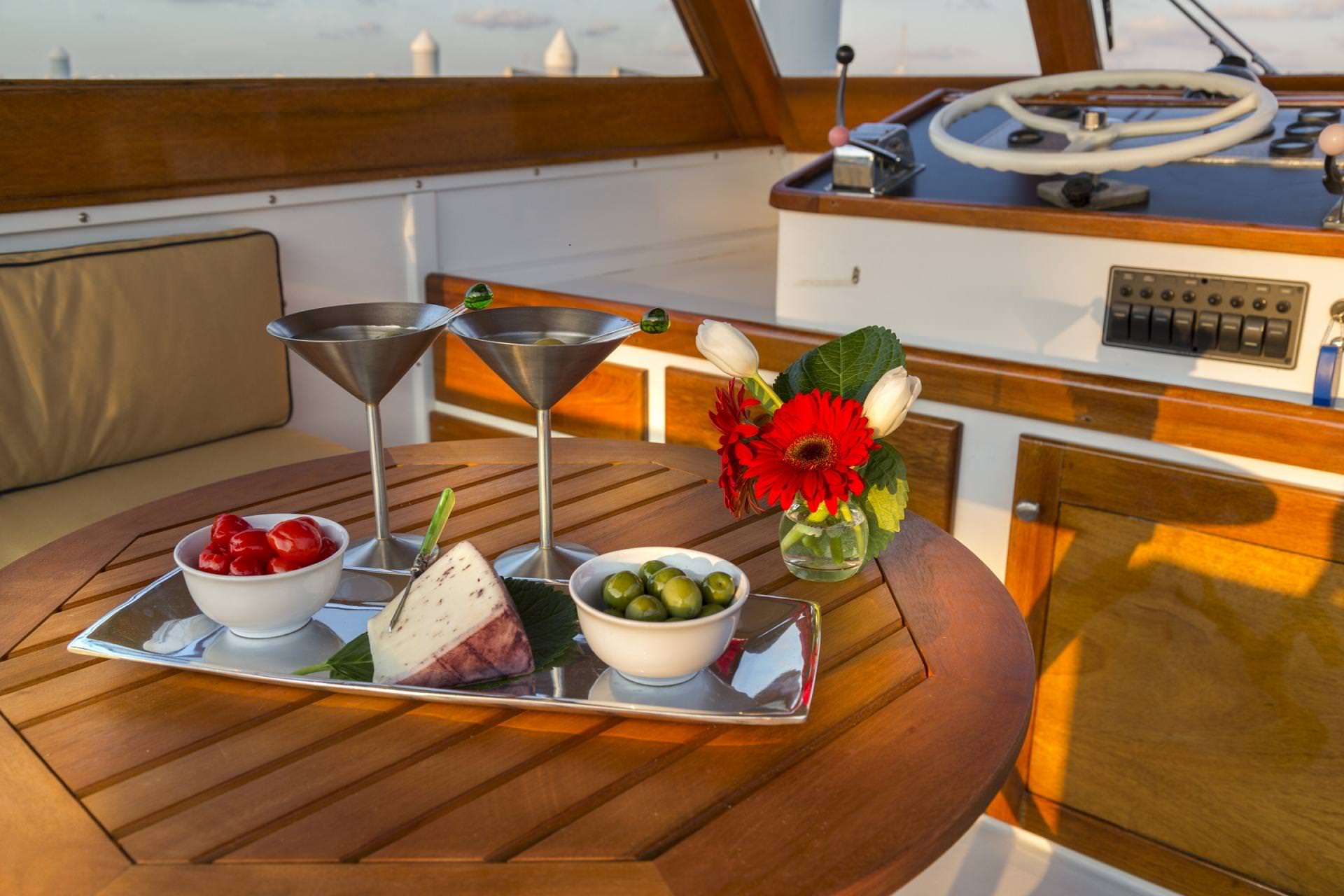KINGFISHER Yacht Charter - Flybridge ~ Cocktail Cruise