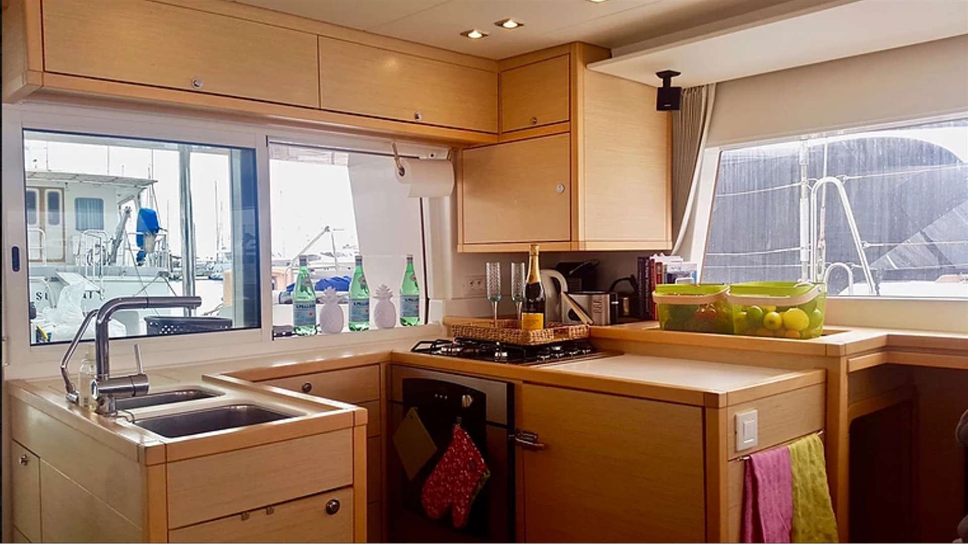 Catamaran Charter Hawkeye