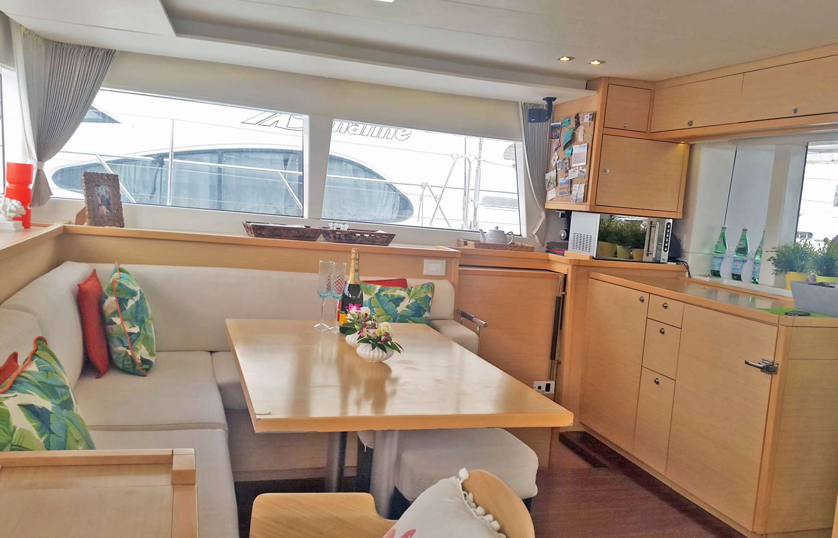Yacht charter Hawkeye