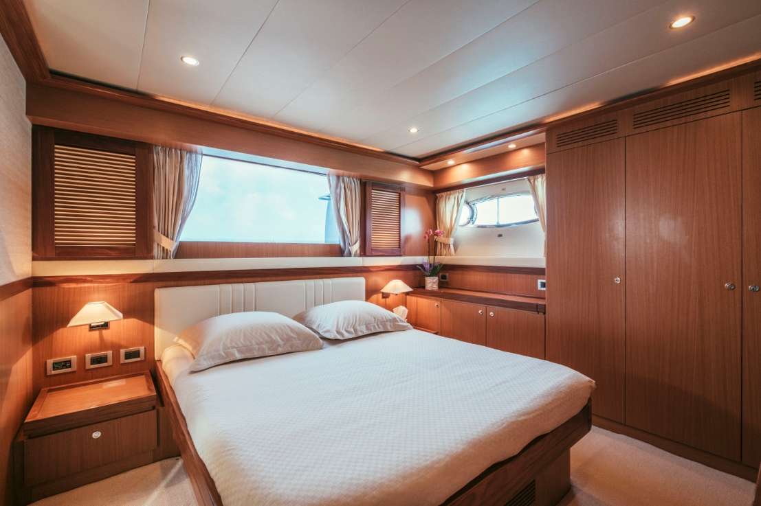 TO ESCAPE Yacht Charter - To Escape - Master Cabin