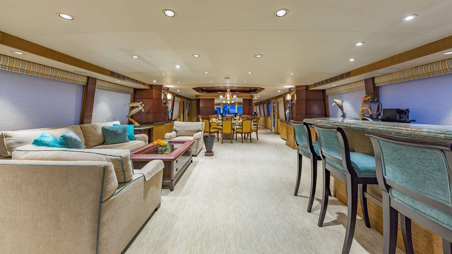 LEGENDARY Yacht Charter - Salon
