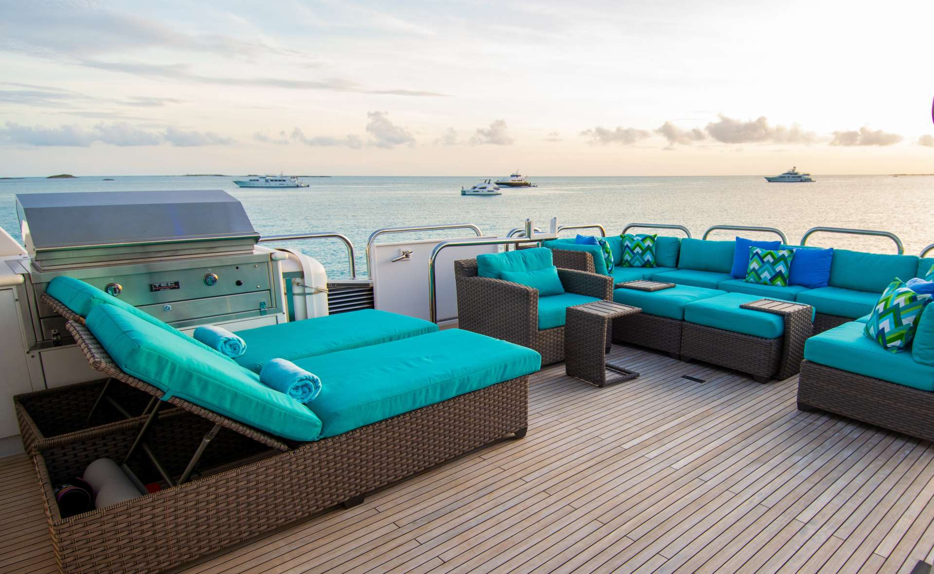 LEGENDARY Yacht Charter - Sun Lounge