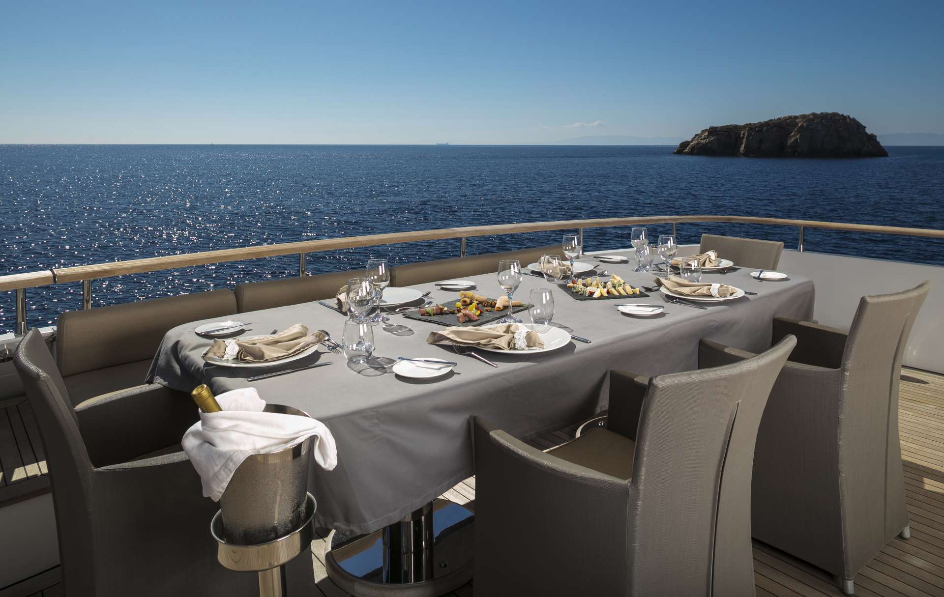 Main deck aft