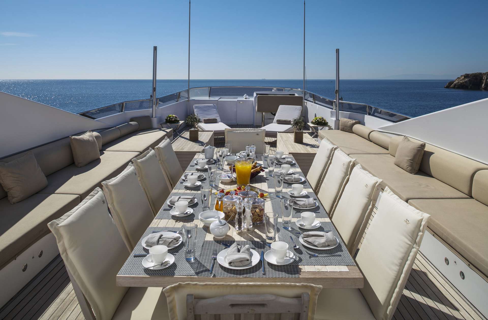 Upper deck