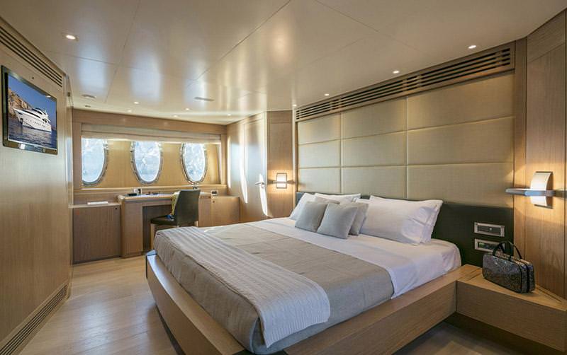 RINI V Yacht Charter - Master suite 2