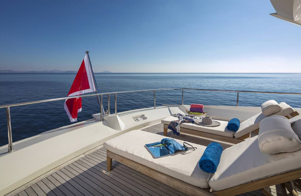 RINI V Yacht Charter - Sunbeds upper deck