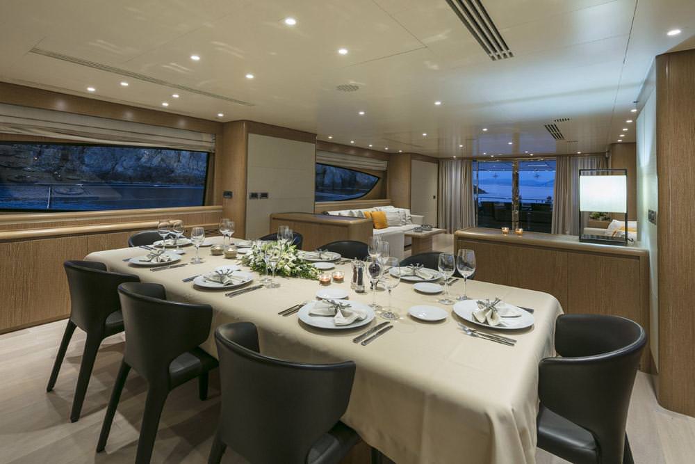 RINI V Yacht Charter - Dining table