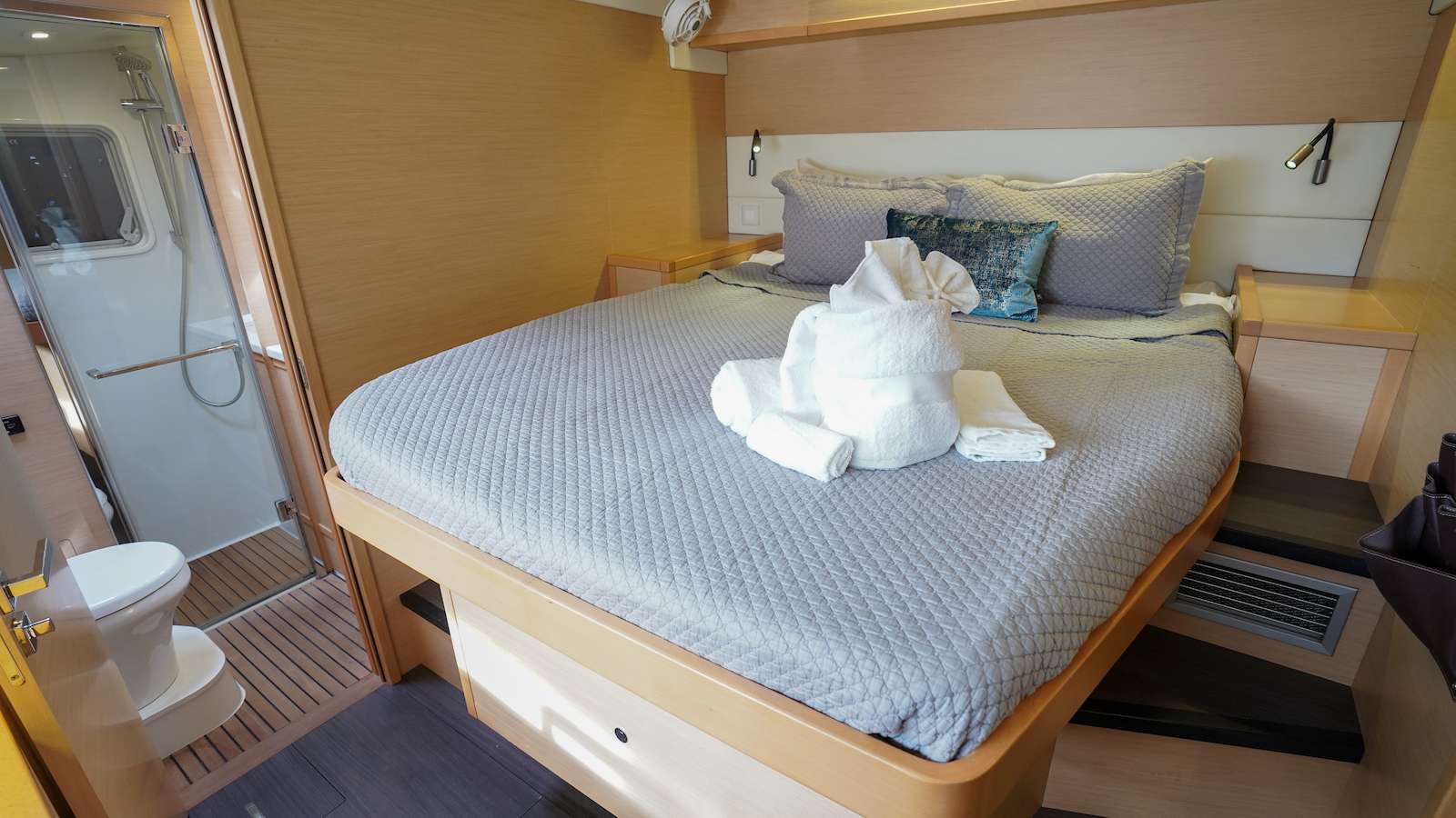SOUTHERN COMFORT Yacht Charter - Guest Stateroom