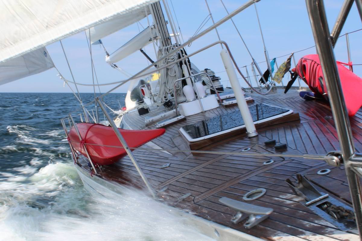 ICHIBAN Yacht Charter - Nice wind