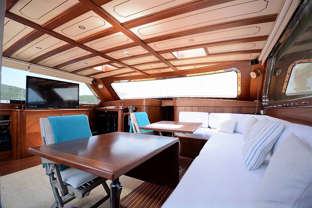 ARTEMIS-SIMAY Yacht Charter - salon