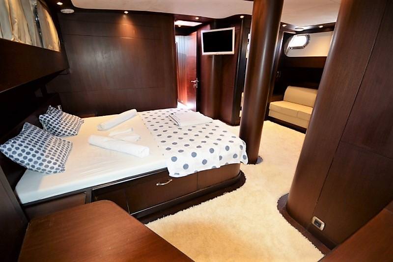 ARTEMIS-SIMAY Yacht Charter - master cabin