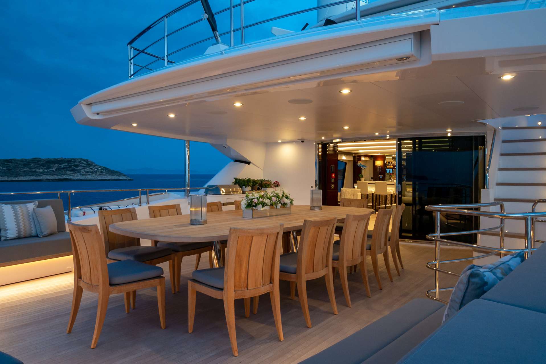 Upper deck dining area