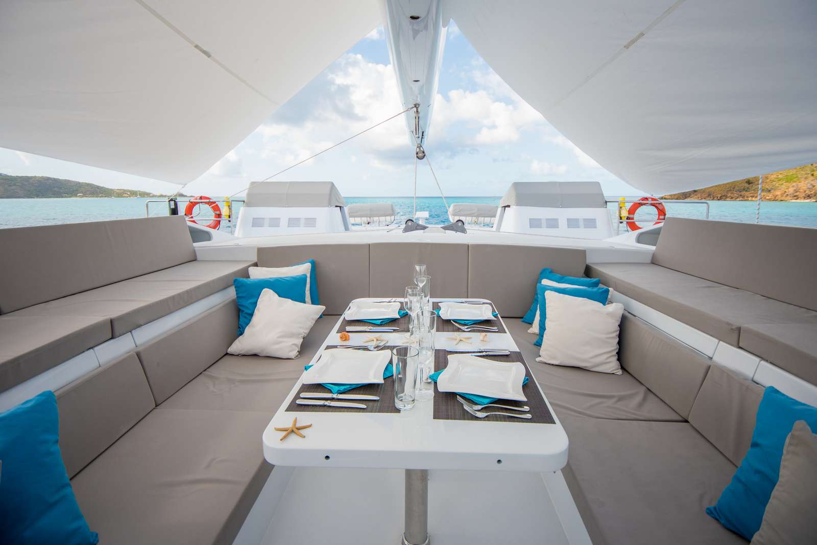 BELLA VITA Yacht Charter - Shaded and sun areas