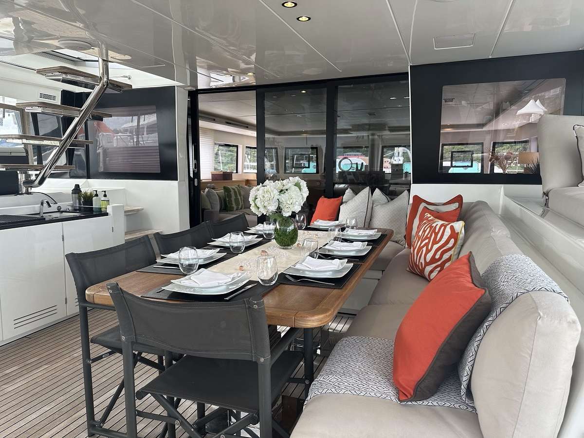 BAGHEERA L620 Yacht Charter - Cockpit and wet bar with great lounge spaces