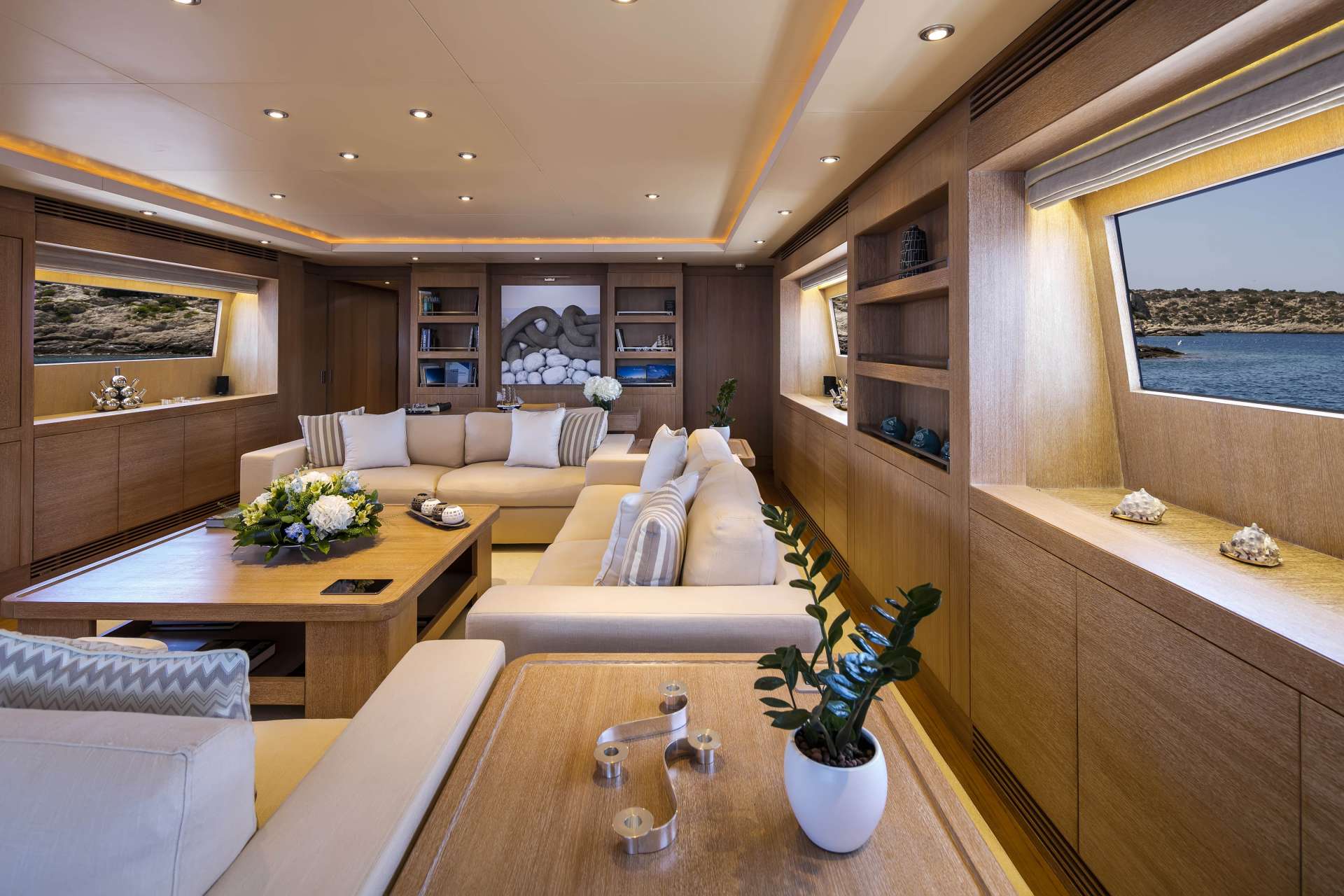 ALEXIA AV Yacht Charter - Salon