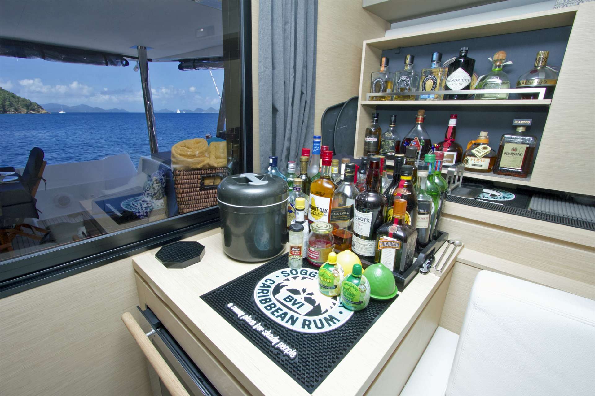 NENNE Yacht Charter - Enjoy the Fully Stocked Bar!