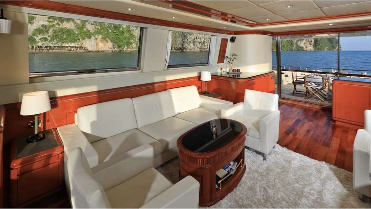 DEMAREST Yacht Charter - Salon