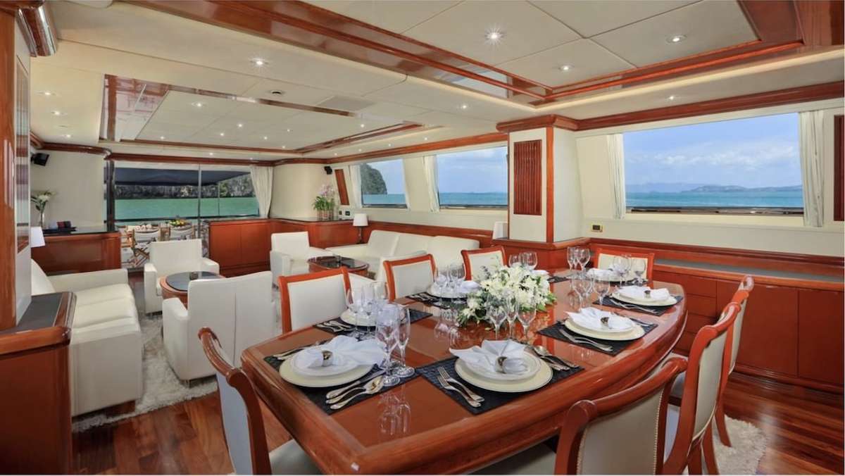 DEMAREST Yacht Charter - Dining