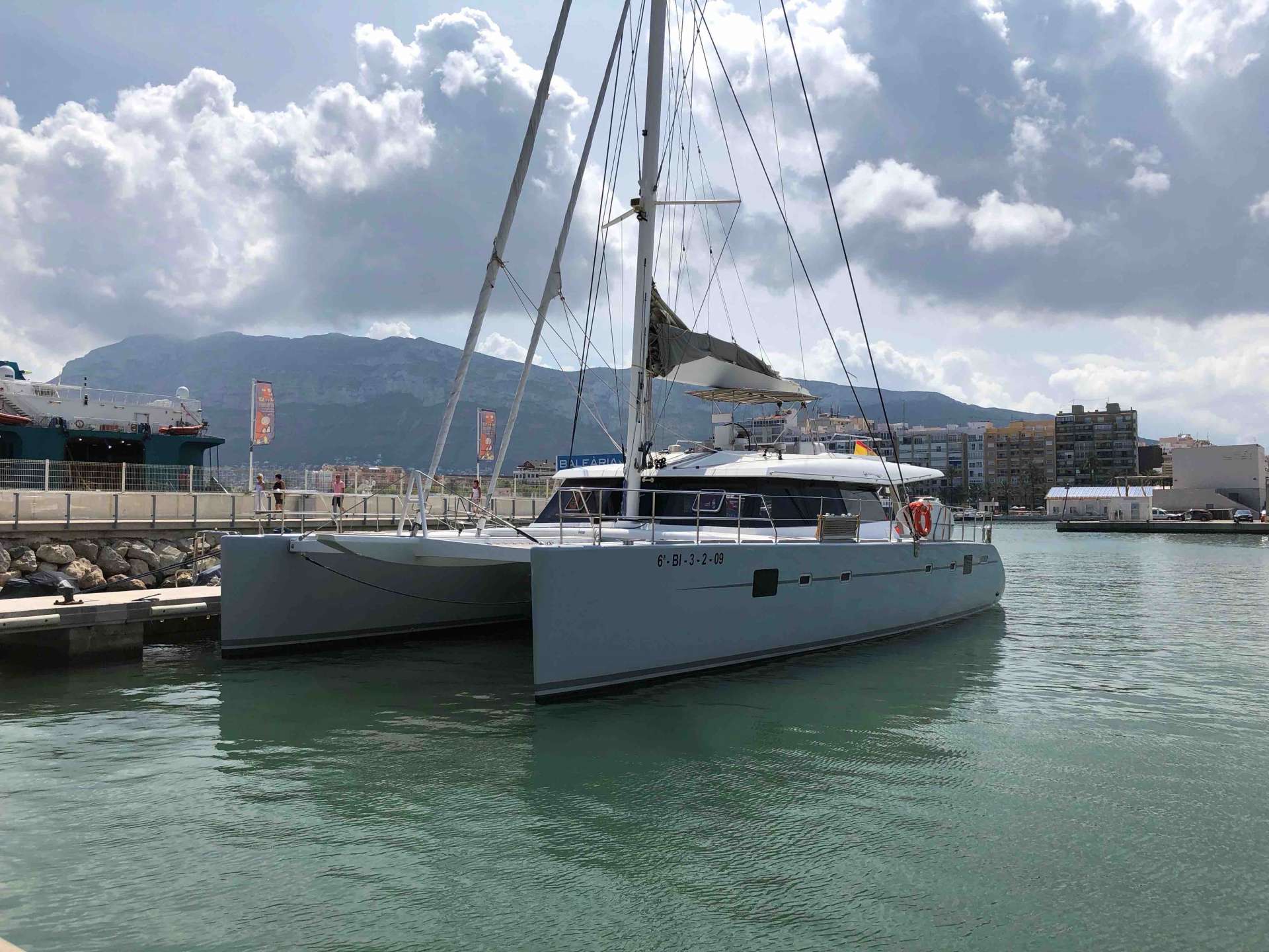 Catamaran Charter Zimit