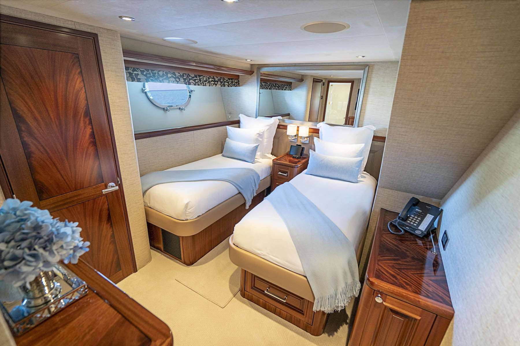 ANTARES Yacht Charter - Twin guest stateroom