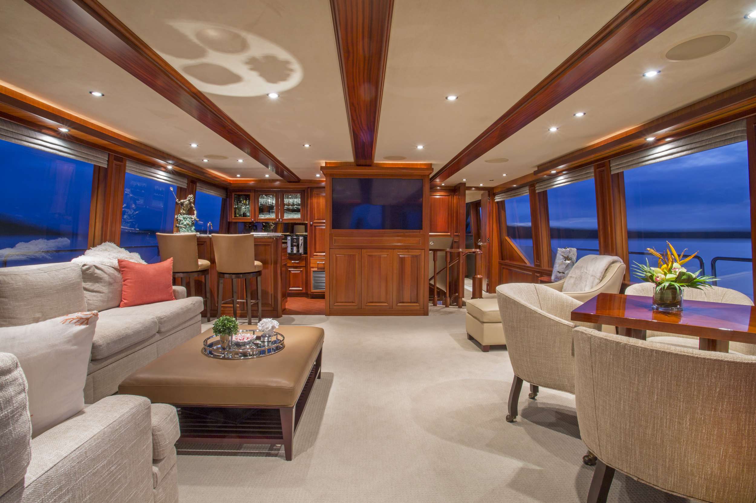 ANTARES Yacht Charter - Sky lounge forward