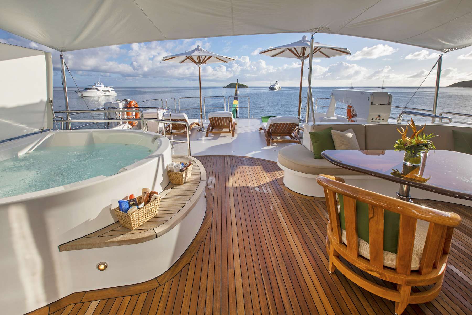 ANTARES Yacht Charter - Jacuzzi upper deck