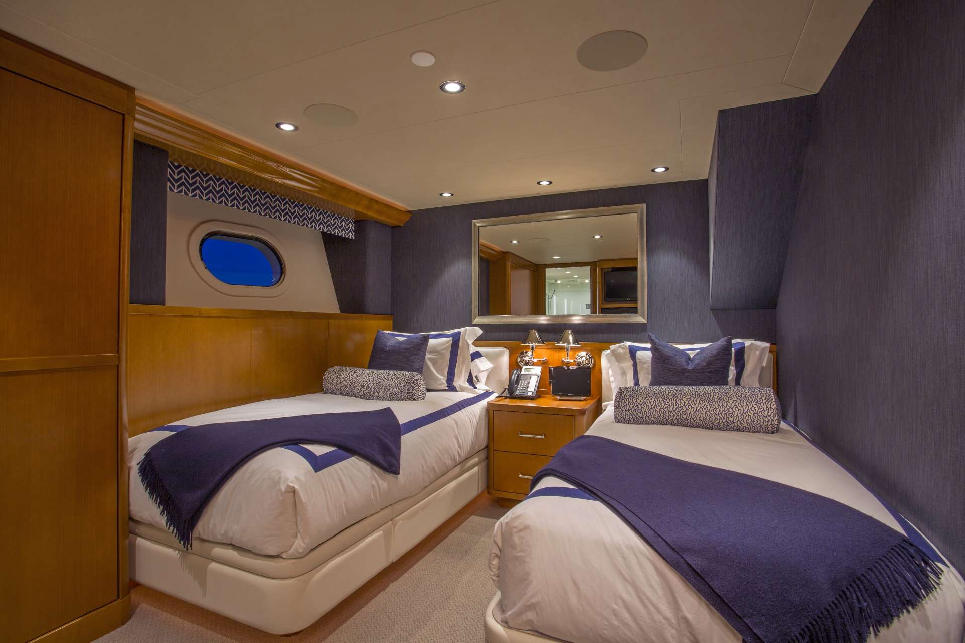 FAR NIENTE Yacht Charter - Twins (convert to a King) Guest Stateroom