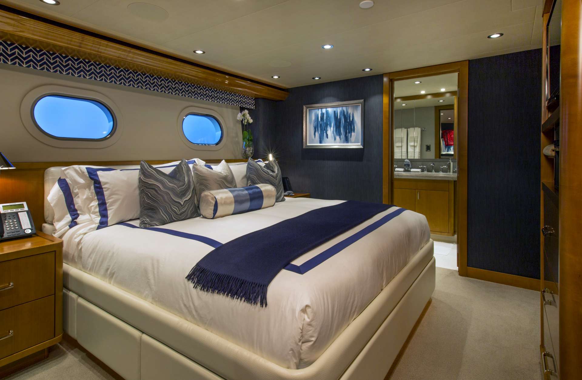 FAR NIENTE Yacht Charter - VIP King Guest Stateroom